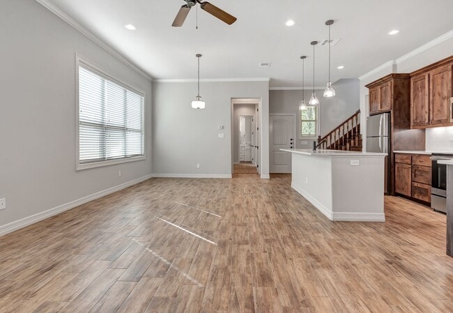 Building Photo - 311 Fairway Dr