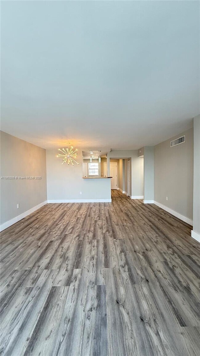 Foto del edificio - 1750 NE 191st St