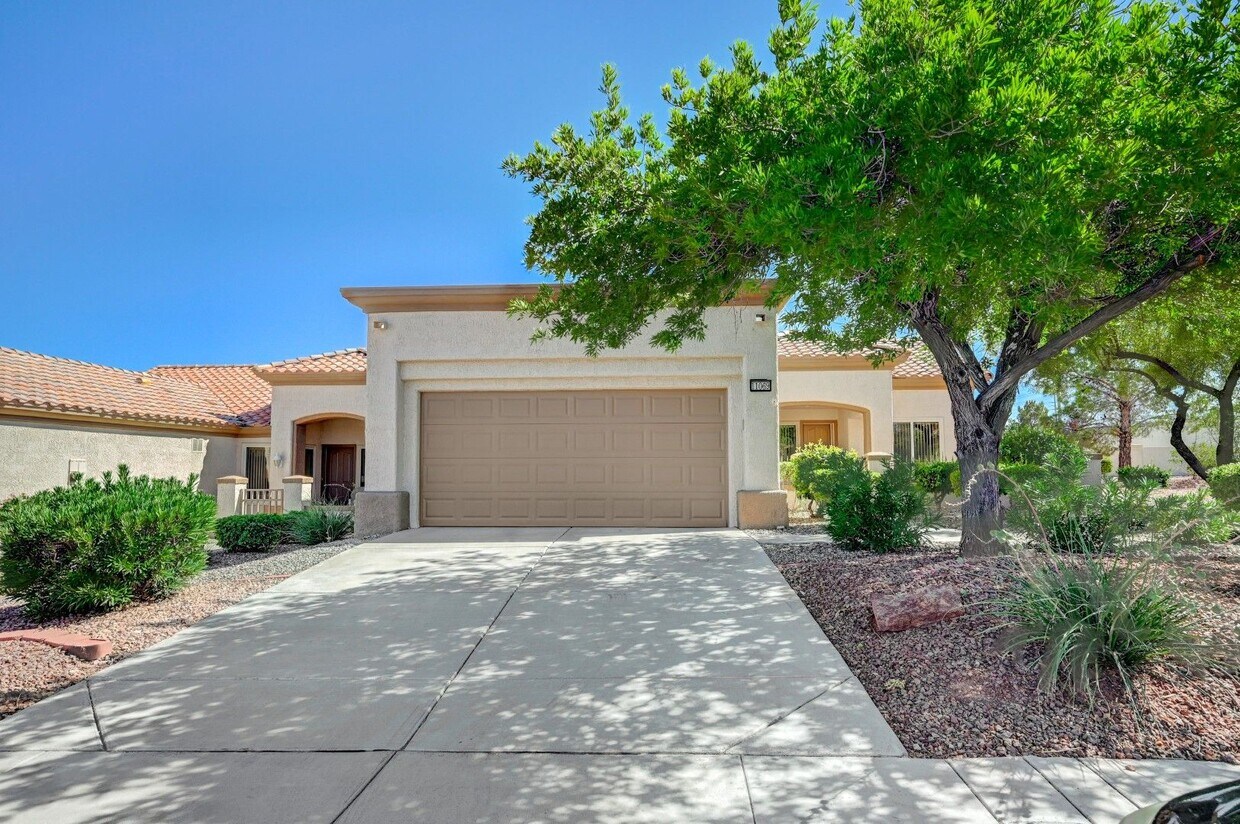 Foto principal - Charming 2 Bedroom, Single-Story Home in S...