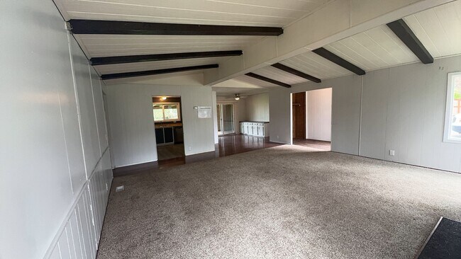 Foto del edificio - 3bd/2ba House on 1 Acre in SE Salem! Pet Friendly - Available NOW!