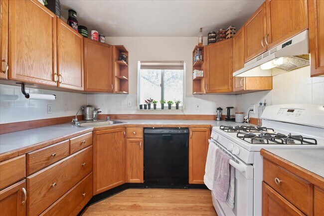 Foto del edificio - 1390 E 6th S