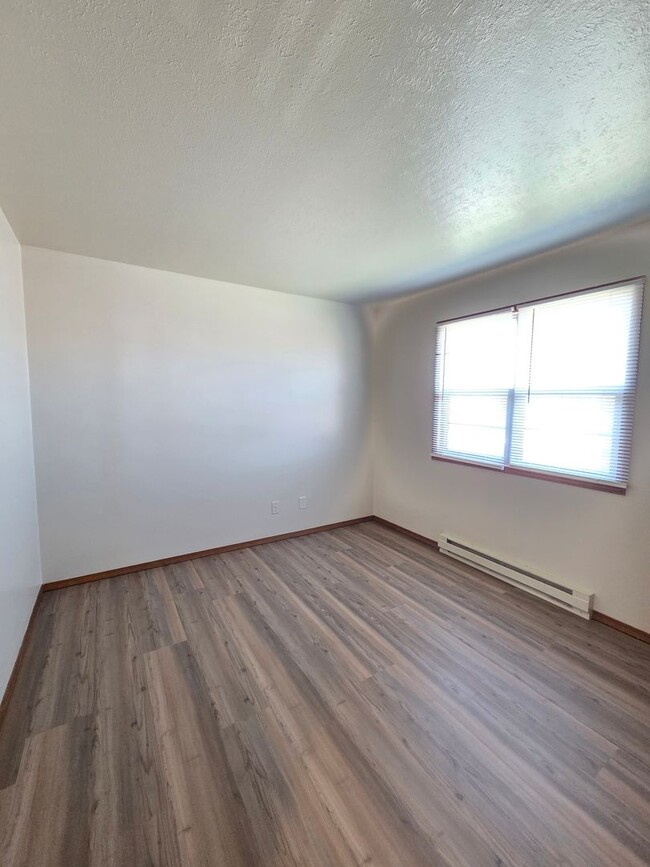Foto del edificio - 6012 Boxwood Dr