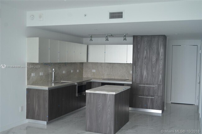 Foto del edificio - 3131 NE 7th Ave