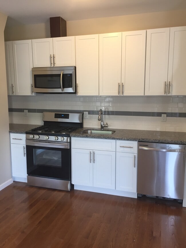 Kitchen - 314 7th Ave W