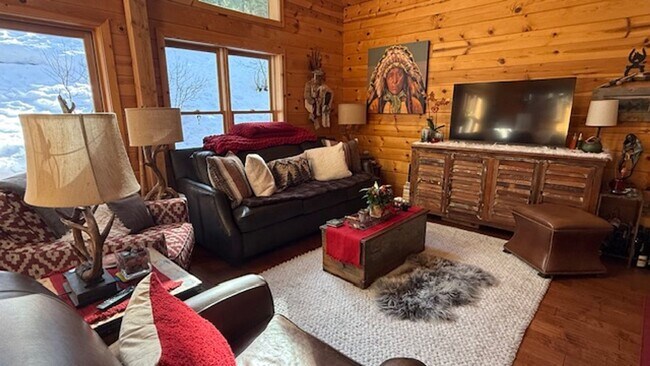 Foto del edificio - Charming Tahoe Donner Log Cabin with Hot Tub