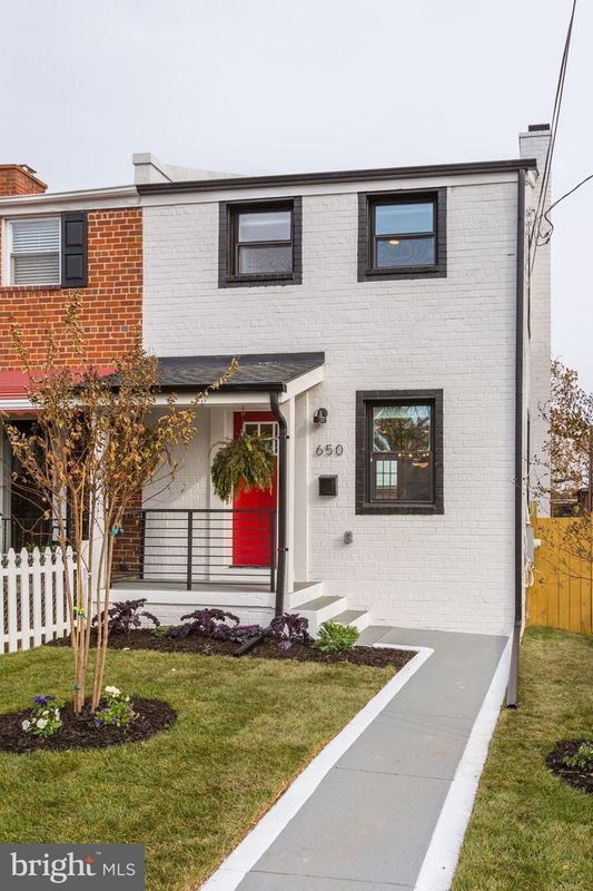 Foto principal - 650 Chaplin St SE