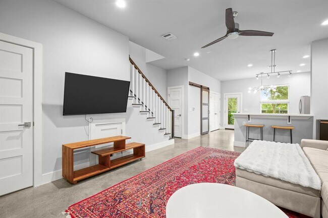 Foto del edificio - 1220 Delano St