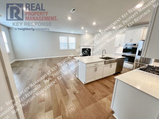 Building Photo - Stunning 3 bedroom single family home in D...