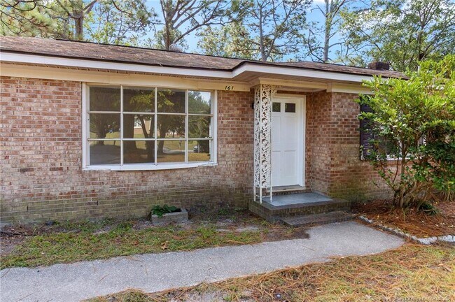 Foto del edificio - 161 Summerhill Rd