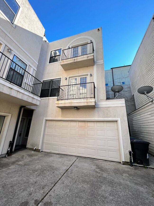Foto del edificio - Ready and clean 3 bedrooms in Rice Militar...