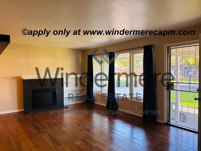 Foto del edificio - Arden Arcade 3 bedroom/ 2 bath on HUGE lot – Space, Location, and Charm!