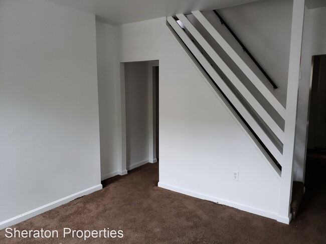 Building Photo - 3 br, 1 bath House - 1010 N. Pine St.