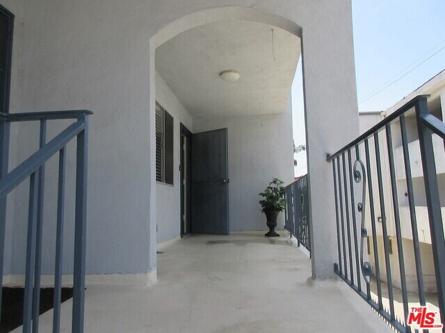Building Photo - 135 W 64th Pl