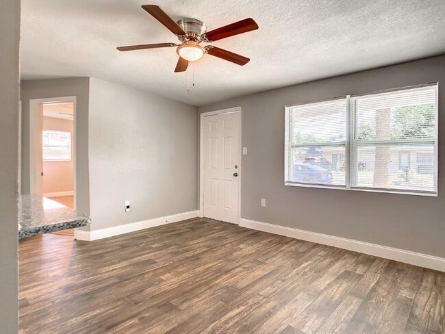 Building Photo - REDUCED!!!  Completely upgraded 3/1 1196 S...