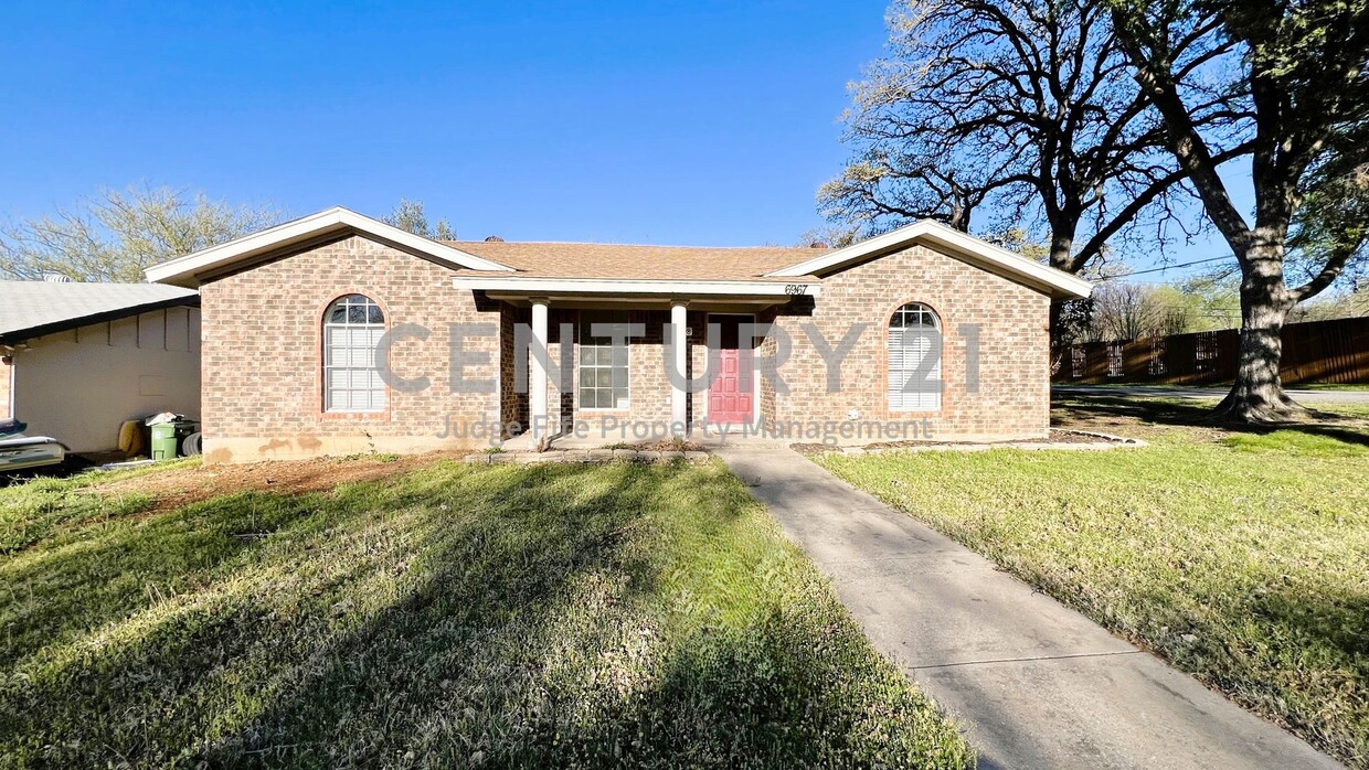 Foto principal - COMPLETELY UPDATED 4/2/2 in North Richland...