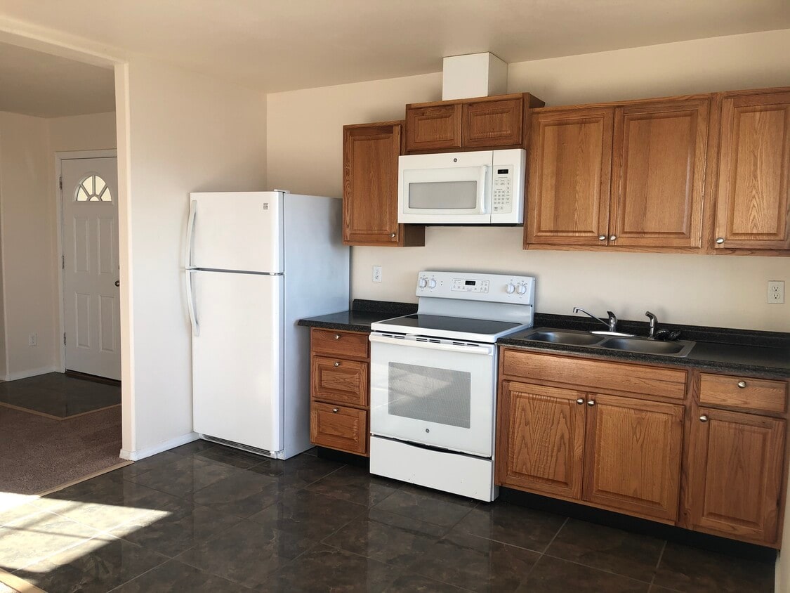 321 Emerald Rd Unit A, Granger, WA 98932 Apartments Granger, WA