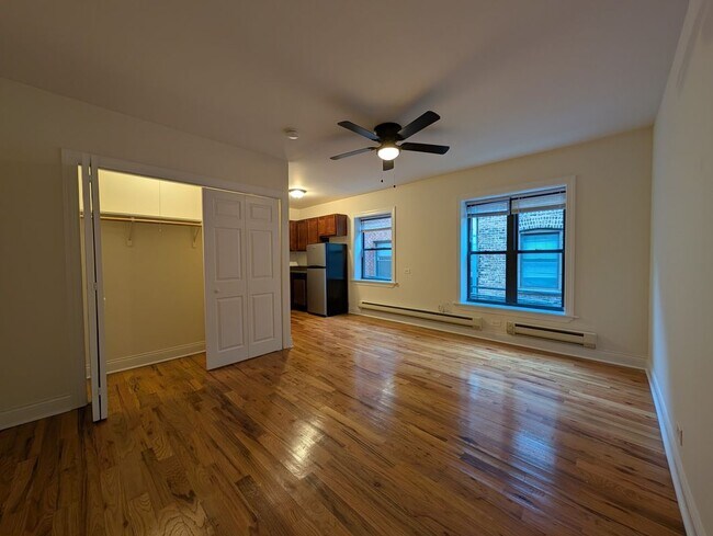 Foto del edificio - 815 W Cornelia Ave