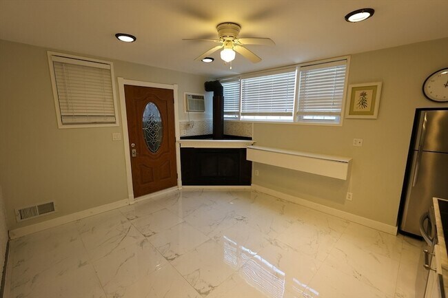Foto del edificio - 235 Savin Hill Ave