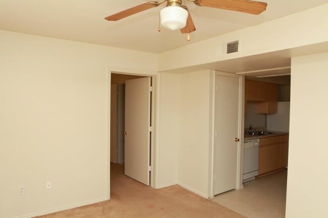 Building Photo - 412 South Avenue F-#412