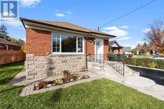 Building Photo - 35 Archwood Crescent