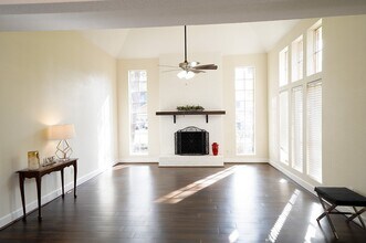 Building Photo - 11822 Hillbrook Dr