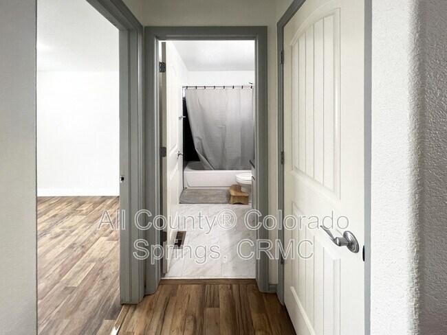 Building Photo - 6168 Rocking Chair Ln