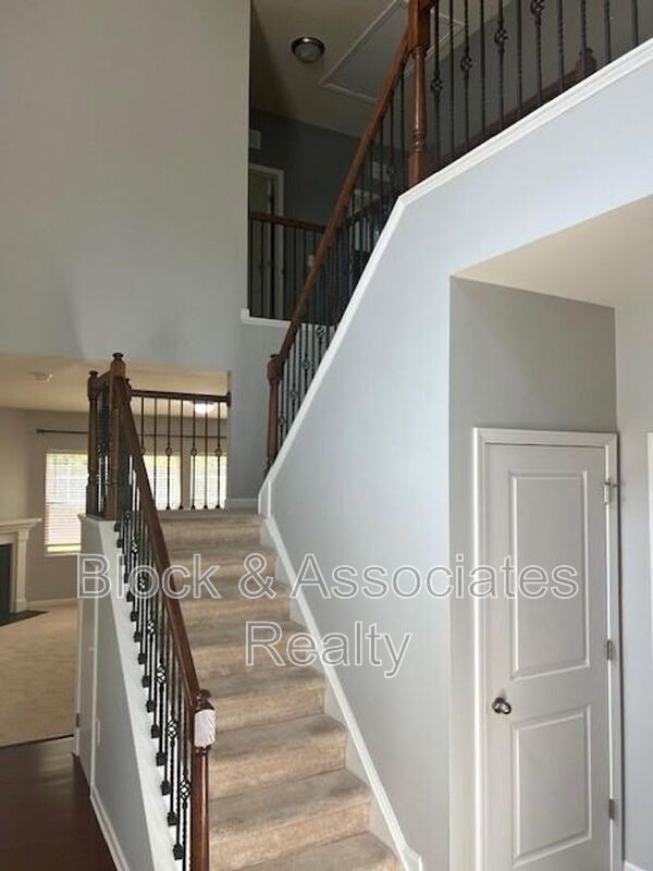 Foto del edificio - 1052 Spacious Skies Ln