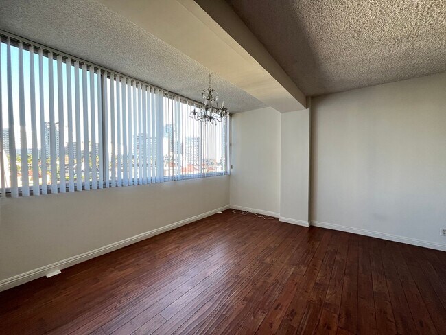 Foto del edificio - 969 Hilgard Ave