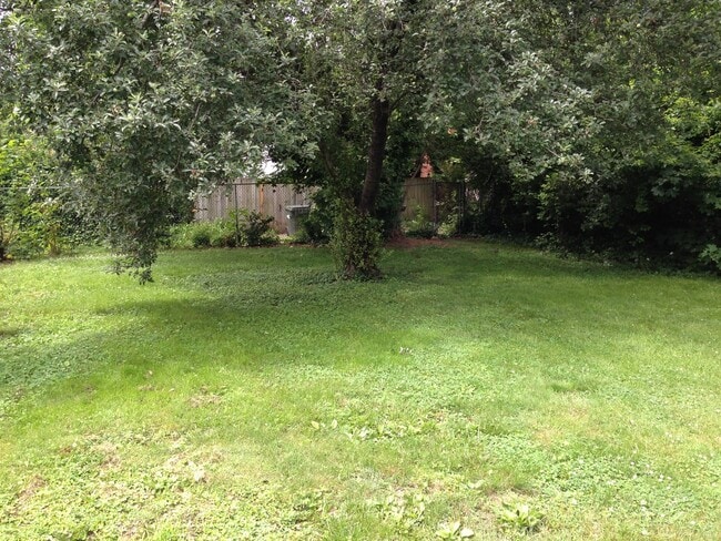 Building Photo - 4201 Bromley Ln