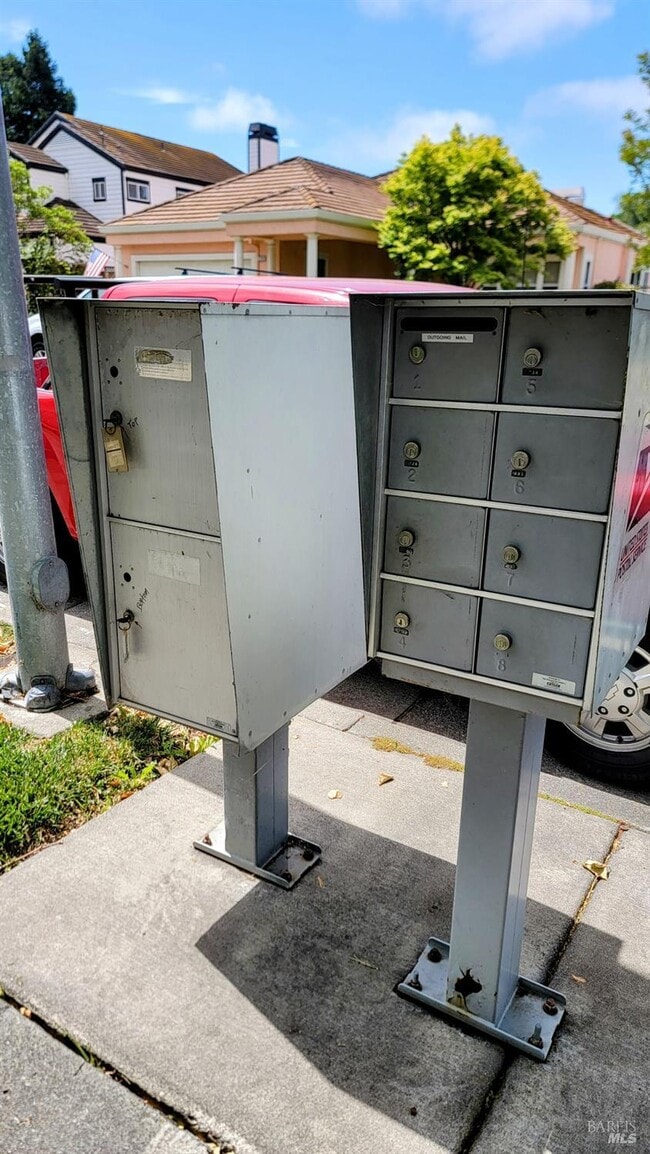 Building Photo - 1734 Zinfandel Dr