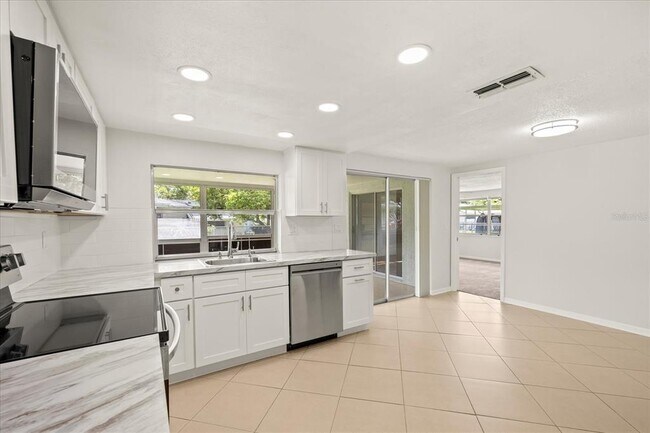 Foto del edificio - 7751 Cherrytree Ln