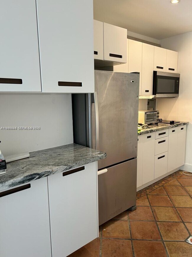 Foto del edificio - 645 NE 77th St