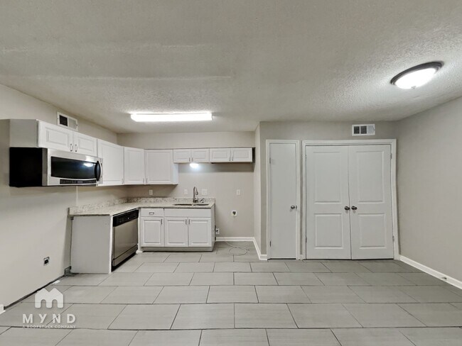 Foto del edificio - 5607 Maple Tree Dr