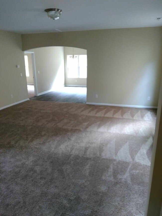 Foto del edificio - Spacious 4 Bedroom, 2.5 Bathroom Home!