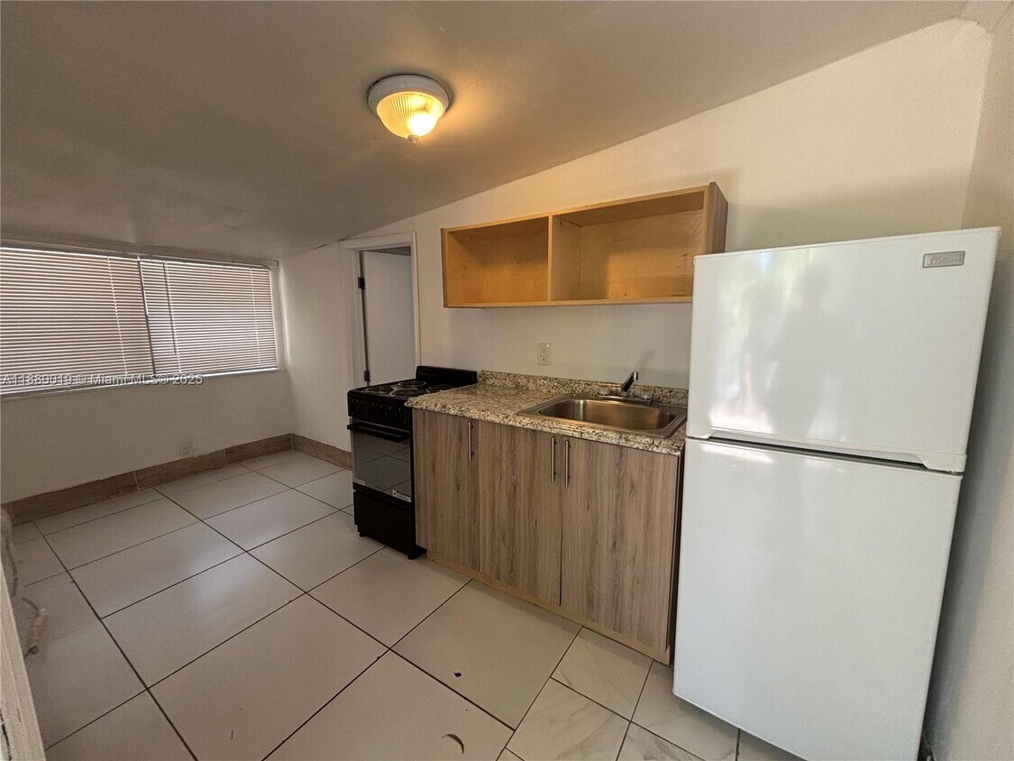 Foto principal - 633 NW 15th Ave
