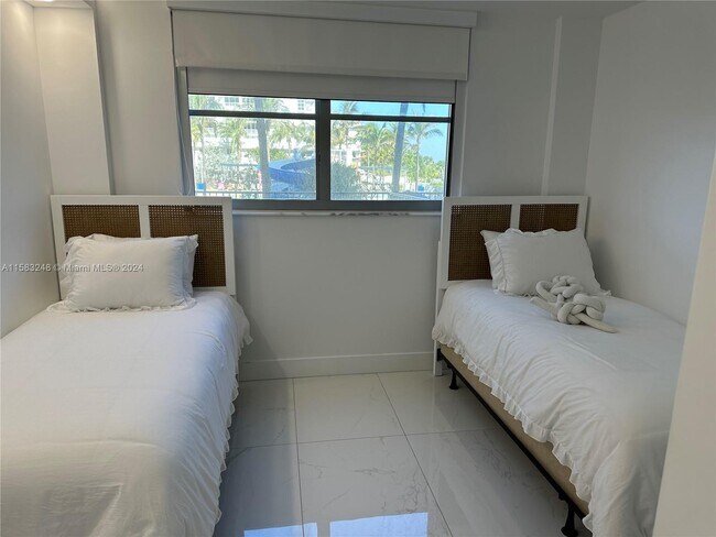 Building Photo - 9273 Collins Ave