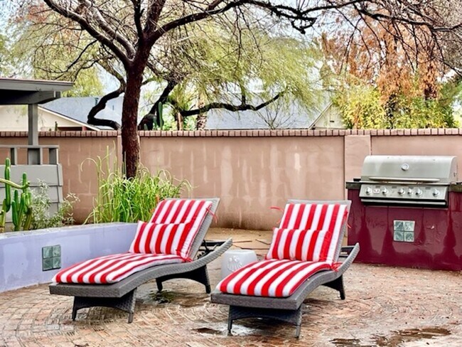 BBQ Island - 5846 E Cochise Rd
