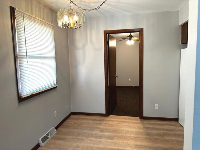 Building Photo - 4410 Grinnell Dr
