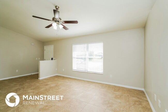 Building Photo - 820 SW 11th Ct