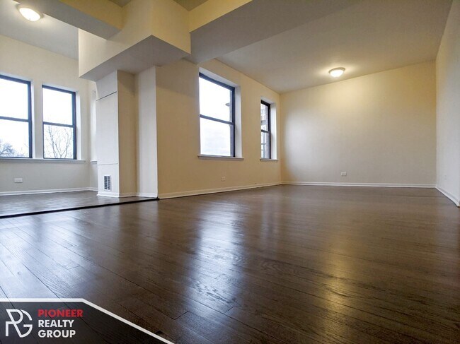 Building Photo - 2423 N Kedzie Blvd