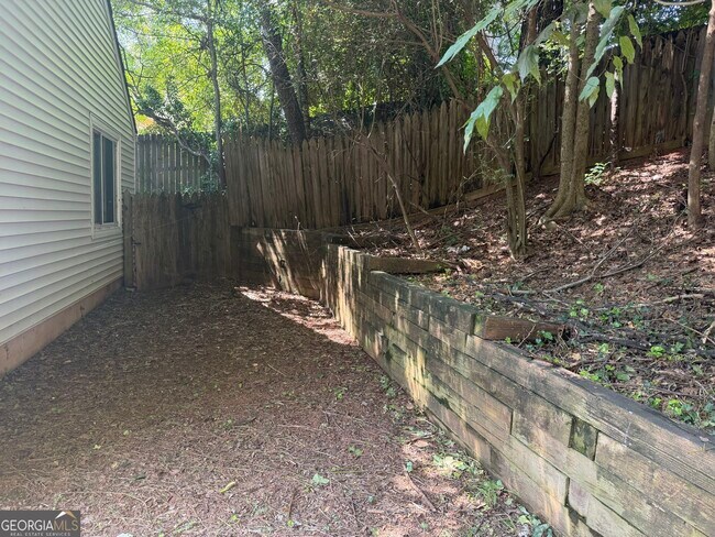 Building Photo - 1819 Cres Hill Dr NW