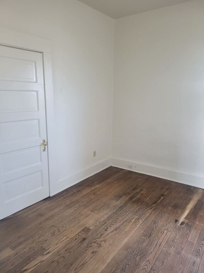 Foto del edificio - 3 bedroom/1 bath