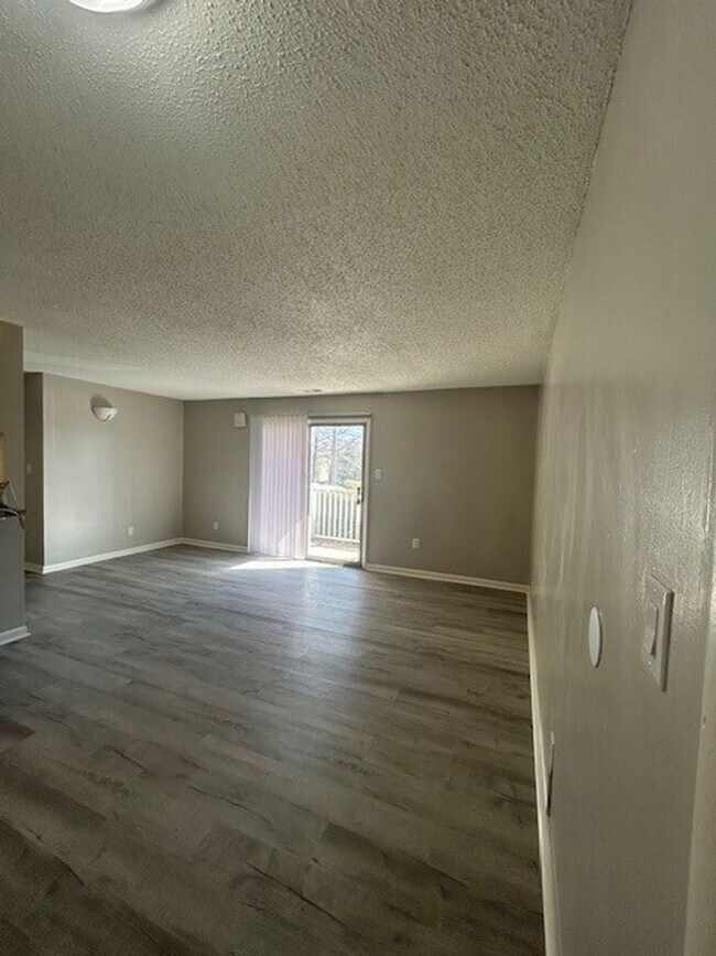 Building Photo - 9505 University Terrace Dr