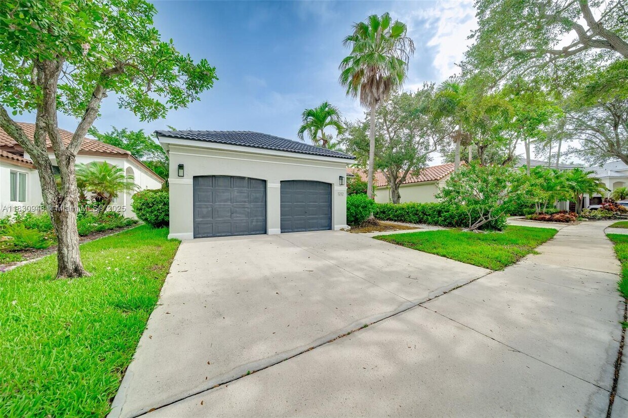Primary Photo - 1212 Camellia Ln