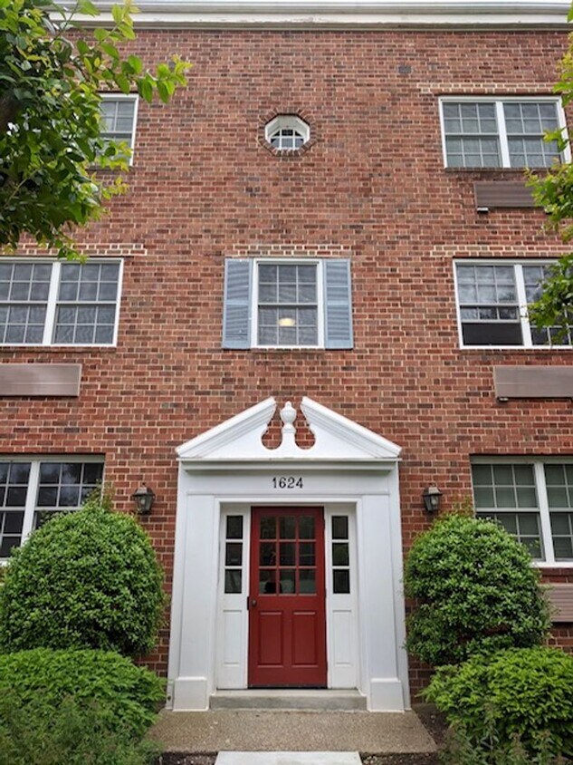 Foto principal - FIRST MONTH FREE RENT!