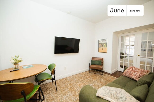 Photo - 715 E 5th St Apartment