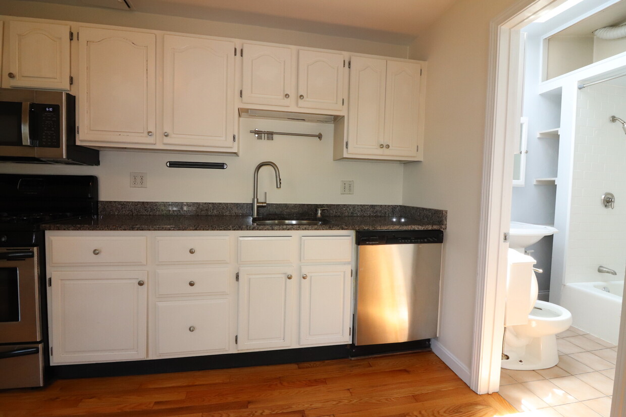 Primary Photo - 13 Vinton St