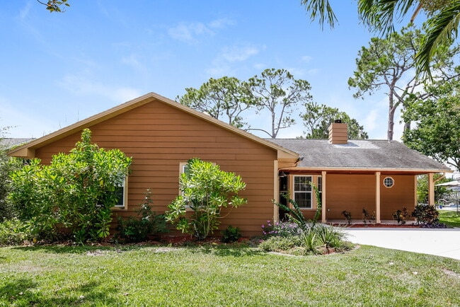 Building Photo - 222 SW Starflower Ave