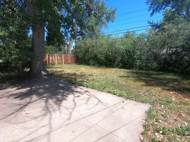 Building Photo - SHORT LEASE AVAILABLE NOW! Martin Acres Ra...