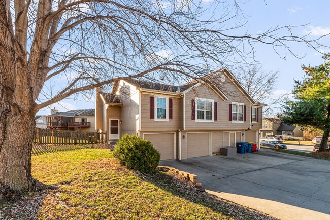 Building Photo - 937 Goldfinch Ln